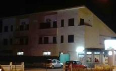 Bellona, uccide la moglie e spara dal balcone: 5 feriti. Poi il suicidio