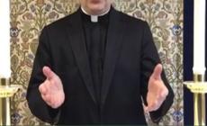 Usa, un prete ruba 98.000$ dalle offerte e li spende con i fidanzati