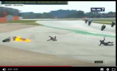  Motogp, incidente Quartararo-Dovizioso, la Ducati va a fuoco -  Video 