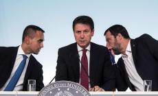 Politici che litigano e ragazzi che lavorano