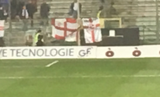 Una svastica fra le bandiere dei tifosi del Padova