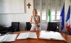 Emilia Attias, la (bella) star argentina a Fontevivo sulle tracce della sua famiglia - Video