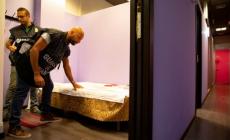 Blitz nei centri massaggi, dalle tenutarie ai personaggi tuttofare: ecco i retroscena