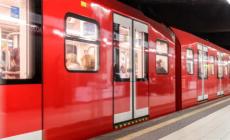 Si aggirava vestito da Joker e con pistola finta nella metro di Milano, denunciato