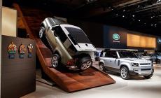 Salone Francoforte, Land Rover Defender riprova la scalata
