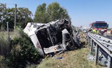 Camion ribaltato in A1: code in direzione Bologna