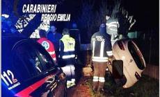 Tentano disperatamente di fuggire ai carabinieri ma finiscono fuori strada