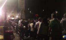 I fan di Venditti in fila all'ingresso per entrare - Video