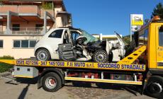 Schianto tra un'auto e una pala meccanica a Varano: una donna all'ospedale