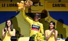 Fuga vincente: tappa e maglia a Van Avermaet