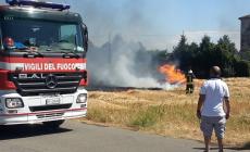 Nuovo incendio a Pontetaro in un campo 