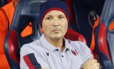  I cori del Bologna sotto la finestra d'ospedale di Mihajlovic,  e lui si affaccia - Video 