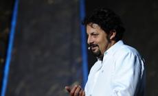 Pizzarotti: Brignano lo difende, la Bencini lo "chiama"