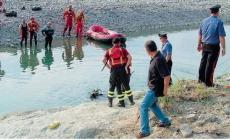 Fanno un bagno nel Magra, trovano un cadavere