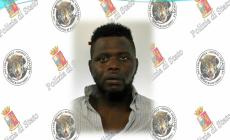 Due rapine con pistola e pugni in dieci  giorni: arrestato