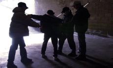 Bullismo: accerchiato da una banda e picchiato a Reggio Emilia