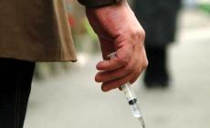 Rapina con una siringa insanguinata alla farmacia: arrestato dopo 24 ore