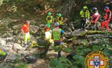 Boschetto , fungaiolo scivola e fa un volo di 8 metri: recuperato col verricello