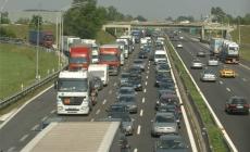 Incidente in A1, direzione Sud: 6 chilometri di coda tra Fiorenzuola e il bivio con l'A15 