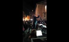 Verdi Off, quel 'Va pensiero' che ha fatto cantare piazza Duomo - Video