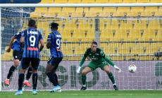 Tardini, cori razzisti contro Dalbert: Atalanta-Fiorentina sospesa per 3' poi finisce 2-2