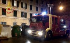 Crolla il controsoffitto di un centro di accoglienza: feriti 7 migranti 