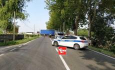 Scontro tra auto e furgone, poi due tir li tamponano: due feriti e via Emilia bloccata per ore