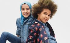 Bimba velata nella pubblicità: polemica contro Gap in Francia