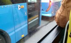 Bus in panne e lavori: via Mazzini bloccata