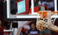 Virtus Bologna in testa con Sassari, Roma torna a sorridere