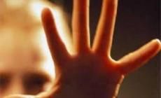 Abusi su 14enni adescati in oratorio, tre arresti 