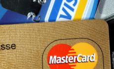 Rubati 435 milioni sulle carte di credito di mezzo mondo: 13 arresti, c’è un italiano