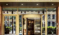 Rapinano una donna in hotel ma fuggono con soldi falsi: la vittima era una truffatrice