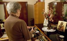 Anziana nella rete dei falsi ispettori del lavoro: spariscono soldi e gioielli