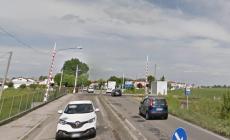 Sorbolo Levante, abbattuto il passaggio a livello: code e disagi anche a Parma