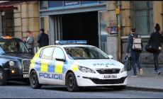 Cinque persone accoltellate davanti a un centro commerciale a Manchester. La polizia: è terrorismo