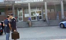 Sostiene l'esame della patente al posto dell'amico, denunciati