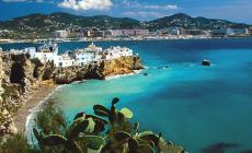 Titolari di un bar di Savona regalano ai dipendenti vacanza a Ibiza di 4 giorni