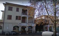 Assalto al bar con un tombino: raid nella notte a Castelnovo Sotto 