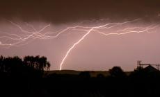 Allerta meteo fino a mezzanotte. Revocato il blocco delle auto a Parma 