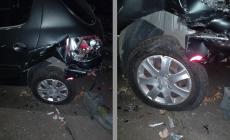 'Hanno distrutto la nostra auto parcheggiata e sono scappati. Aiutateci' 