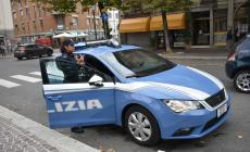 Aggredisce il controllore  su un autobus di linea e poi si scaglia contro i poliziotti:  49enne arrestata