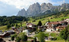 Camion fuori strada a Cortina D'Ampezzo, statale chiusa