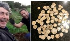 Perde la fede nuziale, la cercano con il metal detector e trovano un tesoro del 1500 - Video