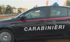 Fugge e aggredisce i carabinieri, arrestato pusher - Video