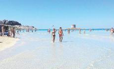 Spiaggia La  Pelosa a numero chiuso da giugno, via alle  prenotazioni