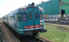 Passa sotto le sbarre: anziano travolto dal treno a Calvisano sulla Brescia-Parma