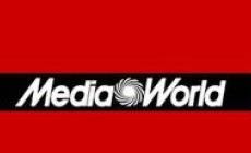 Colpo grosso al Mediaworld di Piacenza: banda con quattro auto, sistemi antincendio contro la polizia 