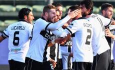 Il Parma ritrova i gol e la vittoria: 3-0 al Novara, ora è quarto 