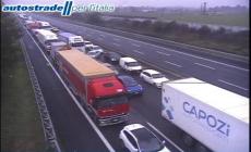 Salvato l'uomo sul viadotto: riaperta l'A1 al bivio Parma-La Spezia. Traffico regolare